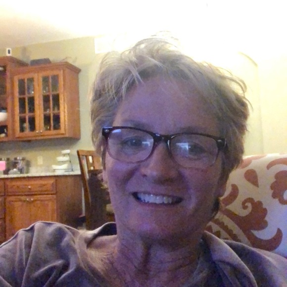 Meet your Posher, Lori - Picture 1 of 1